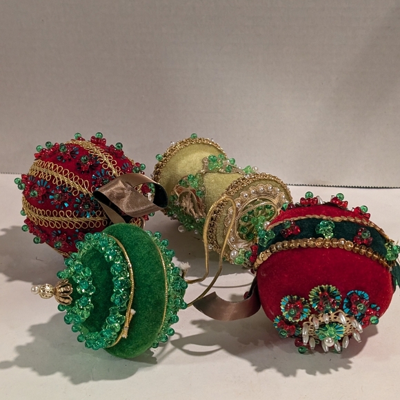 4 Vintage Handmade Push Pin Christmas Ornament Beaded Sequins Corded Trim - Picture 1 of 10